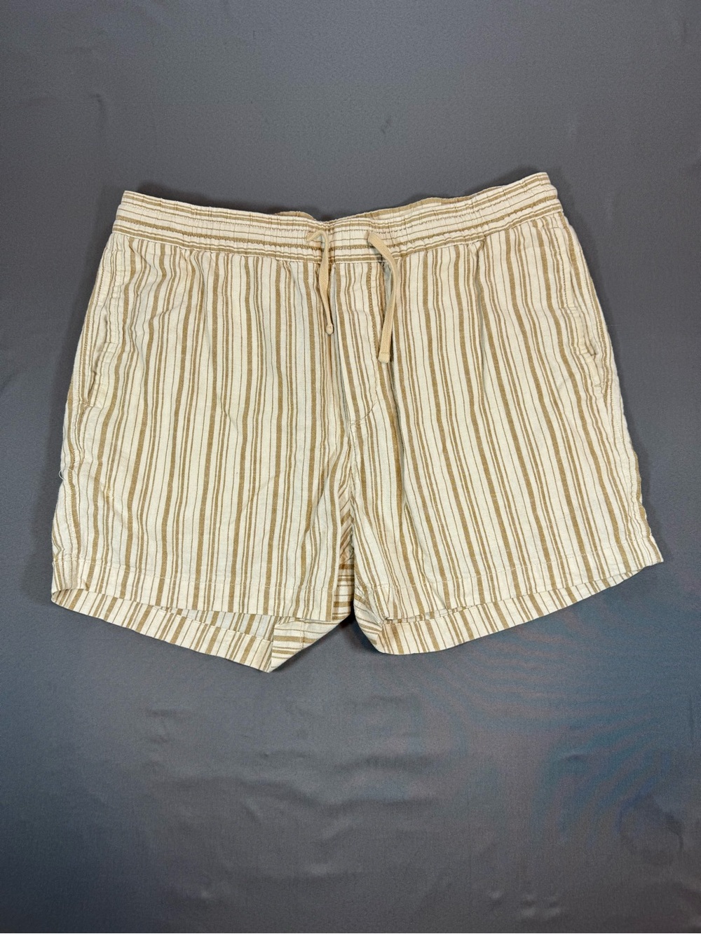 H&M Beige and White Striped Linen-Blend Shorts Size M Beach Summer Vacation - Picture 2 of 7